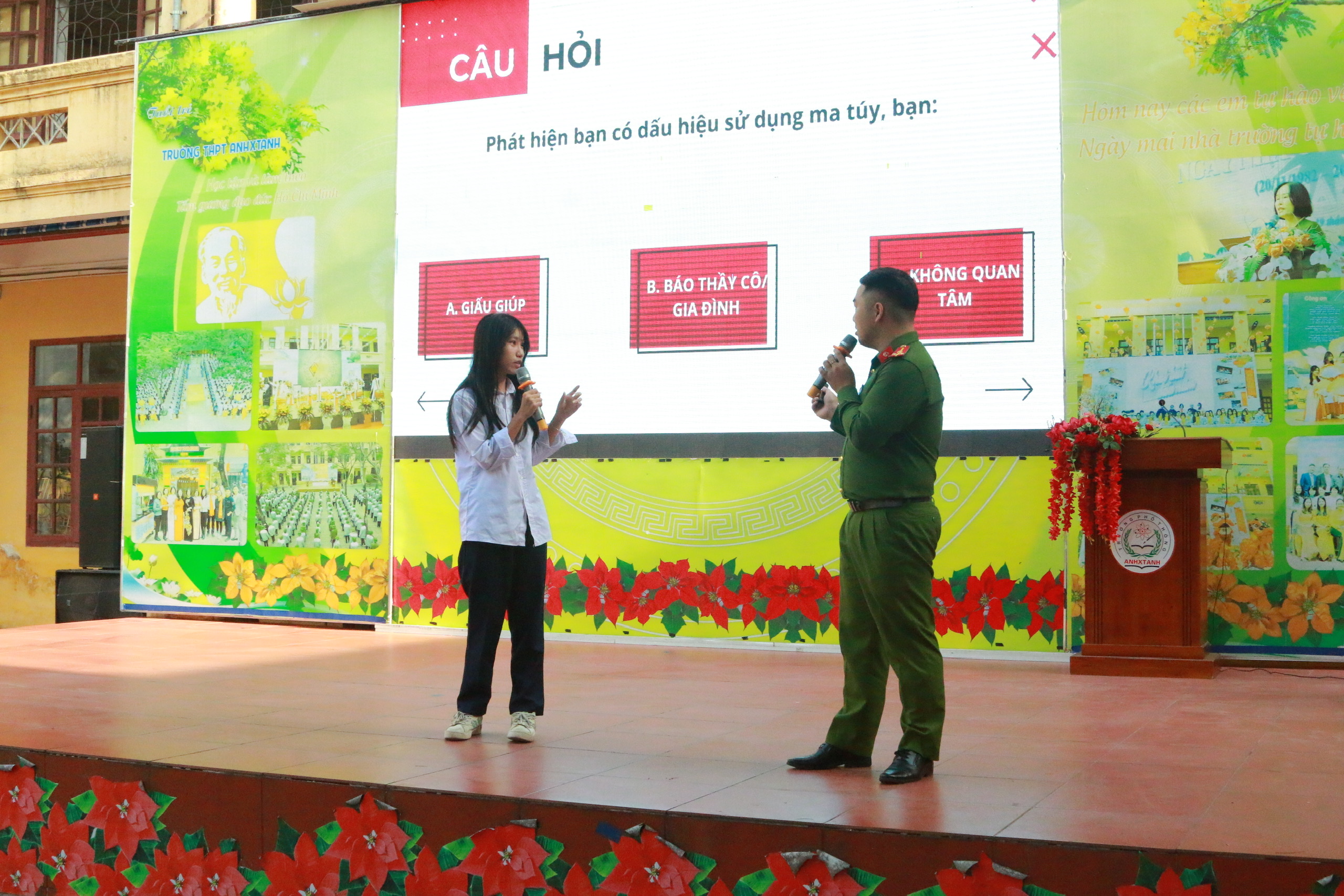 Công an phường Ngô Quyền tổ chức tuyên truyền phòng, chống ma túy trong học đường tại trường THPT Anhxtanh